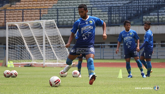 Begini Kegiatan Sehari-hari Beni Oktavianto di Mes Persib