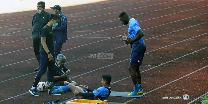 Terpopuler: Penyebab Hamka Hamzah Gagal ke Persib Hingga Castillion Belum Mendapat Kesempatan Bermain