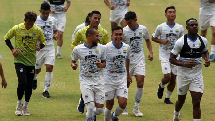 Besok Kembali Latihan, Robert Yakin Kondisi Pemainnya Tak Menurun Usai Libur