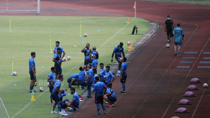 Robert Leluasa Memilih Pemain Inti Saat Hadapi PSM