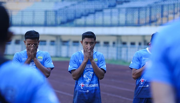 Robert Alberts Pasang Standar Tinggi untuk Calon Pemain U-20 Persib