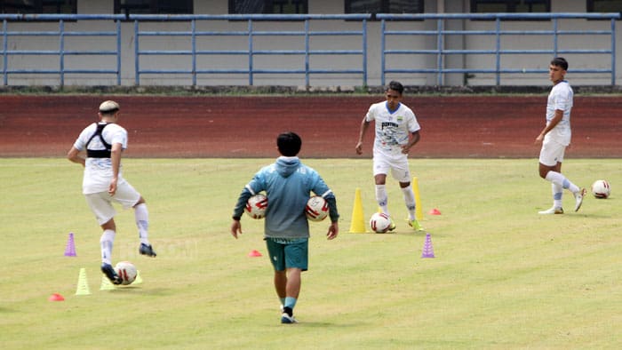 Pelatih Persib Mulai Genjot Fisik Pemain dengan Menu Latihan Khusus