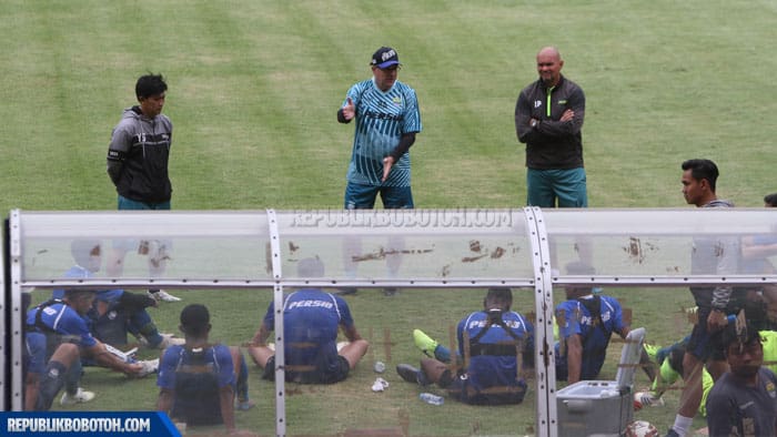 Robert Evaluasi Sebelum Latihan, Tiga Pemain Absen