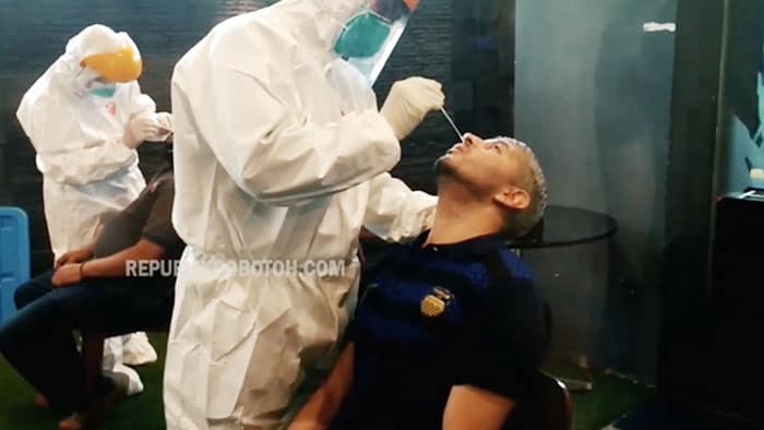 PERSIB LAKUKAN TES KEDUA SWAB PCR | MASIH BELUM BISA GELAR LATIHAN, ADA KENDALA?