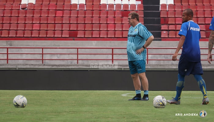 Robert Punya Banyak Opsi Taktik, Persib Bakal Berangkat Lebih Awal ke Madura