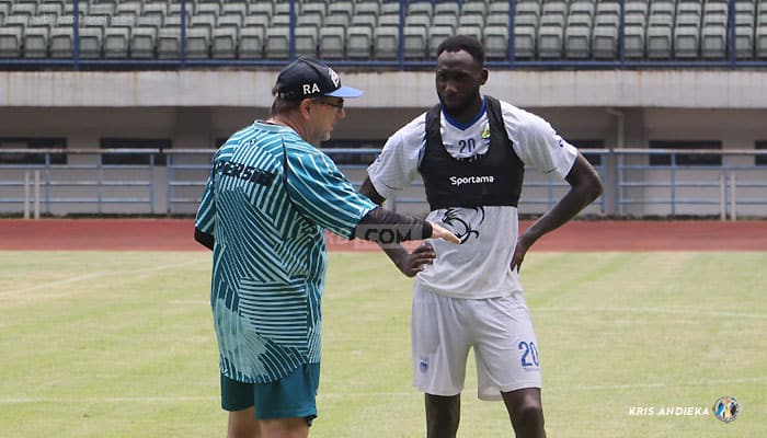 Kabar Baik untuk Persib Jelang Lawan Persita, Robert Bakal Lebih Leluasa