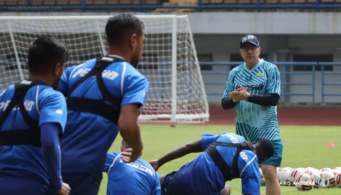 Pemain Terpaksa Diliburkan, Persib Bingung Soal Masa Depan Kompetisi