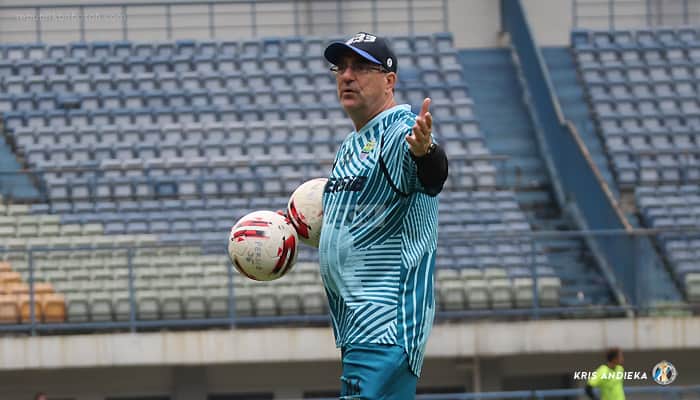 Robert Alberts Murka Terkait Kebijakan Transfer Liga 1, Skandal Terang-terangan