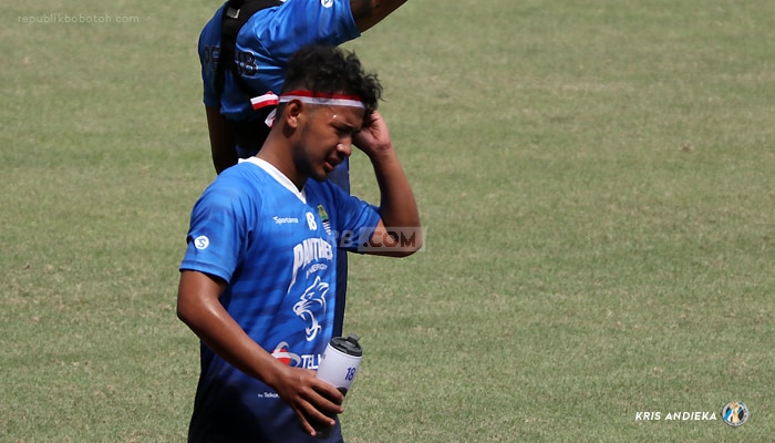 Harus Menepi 10 Hari, Robert Tanggapi Santai Cedera Gian Zola