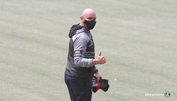 Tetap Beri Instruksi Selama Masa Pemulihan, Ini Program Latihan Kiper Persib dari Passos