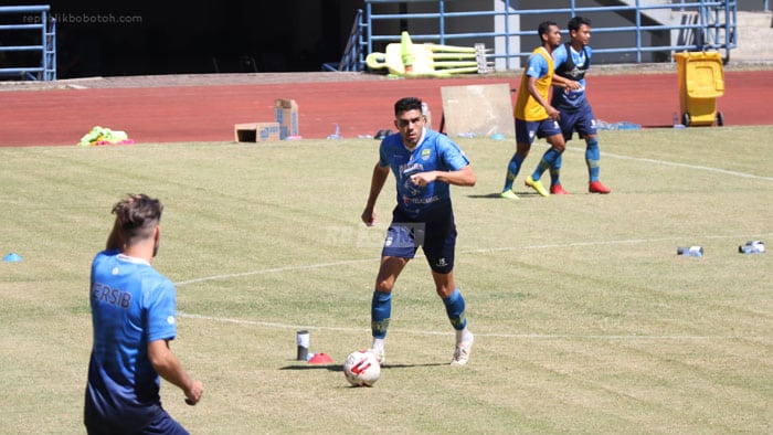 Begini Cara Bek Persib Agar Terhindar dari Covid-19