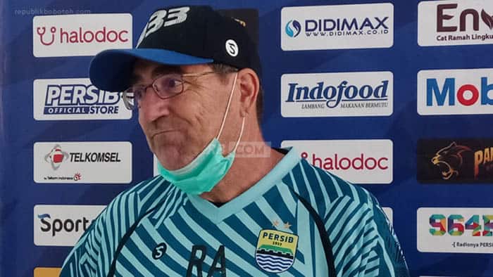 Berkaca Pengalaman Ferdinand dan Bepe, Ini Usul Pelatih Persib untuk Pemain Yang Ingin Berkarir di Luar Negeri