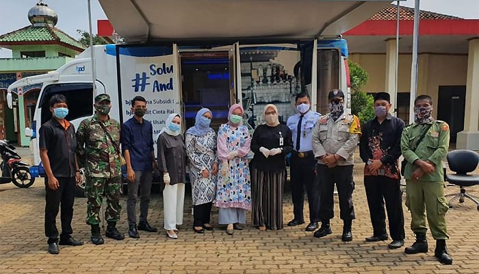 Sukseskan PEN, bank bjb Ikut Salurkan Bantuan Dana Desa di Kabupaten Bekasi