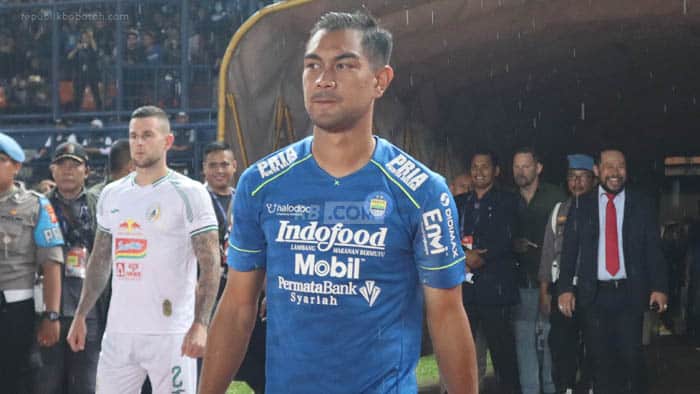 Diidolakan Kaum Hawa, Ini Reaksi Omid Nazari