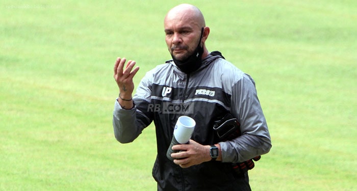 Jabatan Aneh Pelatih Kiper Persib Disorot