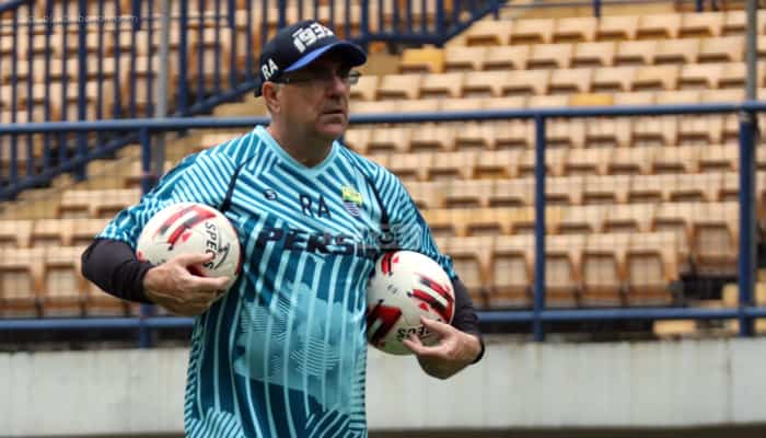 Begini Komentar Robert Soal Nick Kuipers Ikut Berlatih dengan Tim Asal Belanda