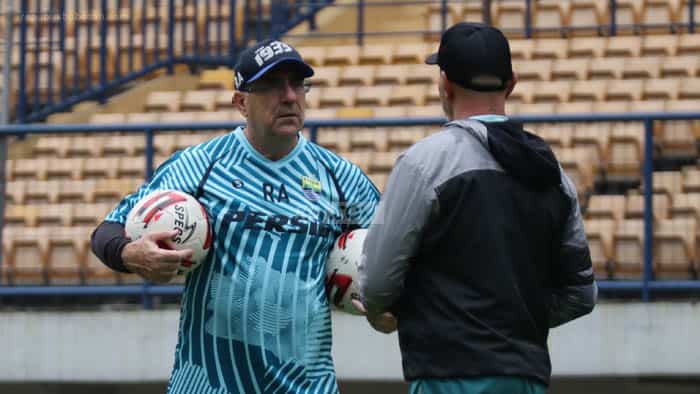 Robert Bocorkan Agenda Persib Pekan Depan
