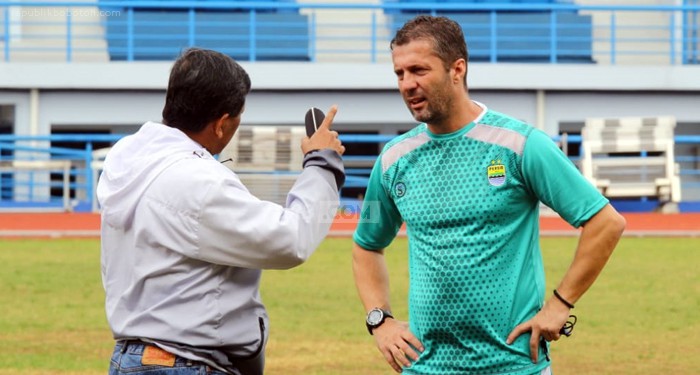 Jejak Singkat Karir Pelatih Eropa ke-8 di Persib: Radovic Tak Tahan Tekanan Bobotoh!