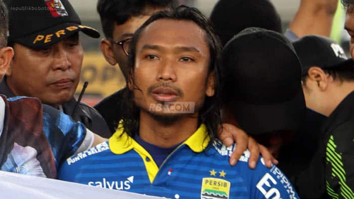 Perpisahan Dramatis ala Lionel Messi Pernah Terjadi di Persib, Lebih Mengharukan