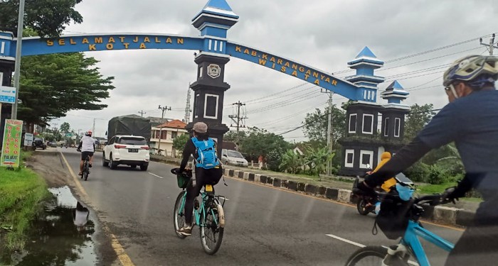 Harus Taklukan Angin, Dua Pesepeda #GOWES1403KM Sudah Sampai Kabupaten Sragen