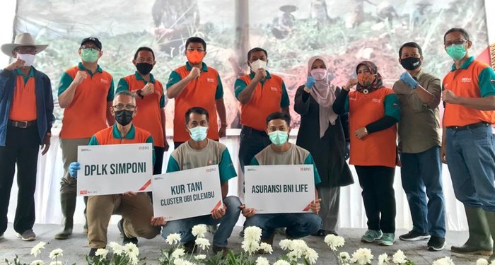 TPKAD Jabar Salurkan KUR ke Klaster Tani Ubi Cilembu Sumedang