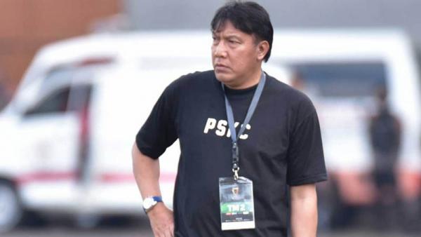 Ternyata Robby Darwis Punya Kesibukan Lain Selain Melatih PSKC Cimahi