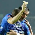 Kenang Momen Epic Vlado Cabut Logo Sriwijaya FC, Jupe Tertawa