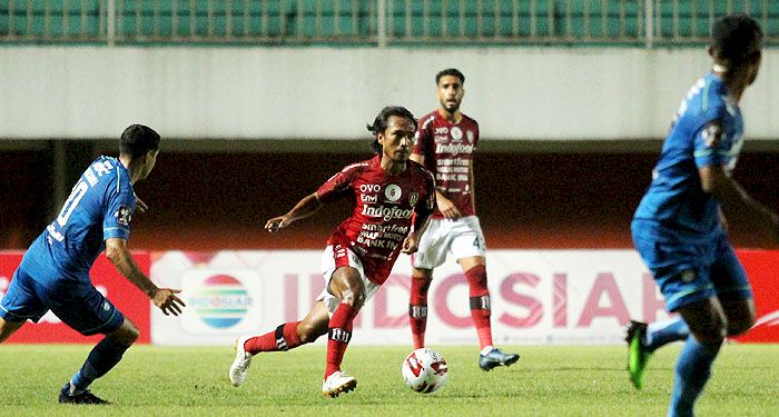 Teco Nilai Hariono Nervous Hadapi Persib, Tapi Akui Peran Pentingnya di Lapangan