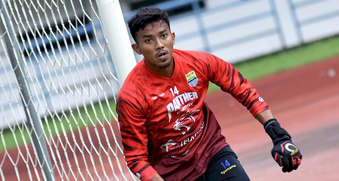 Alami Patah Tulang Hidung Saat Game Internal, Kiper Persib Teja Paku Alam Dilarikan ke Rumah Sakit 