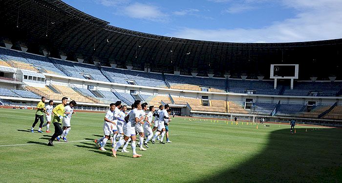 Pilih Main di GBLA atau Jalak Harupat? Ini Kata Robert Alberts