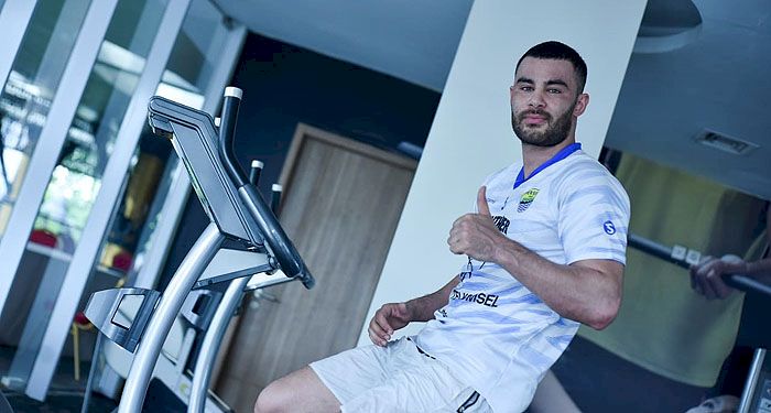 Dari Latihan Hingga Atur Menu Makan, Farshad Noor Dibantu Farhad