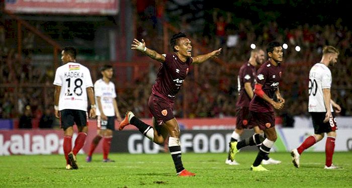 Ferdinand Tak Kunjung Berlatih Bersama Persib, Robert Ungkap Penyebabnya