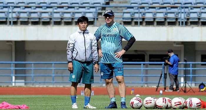 Persib Terkesan Santai di Bursa Transfer Pemain, Robert Buka Suara