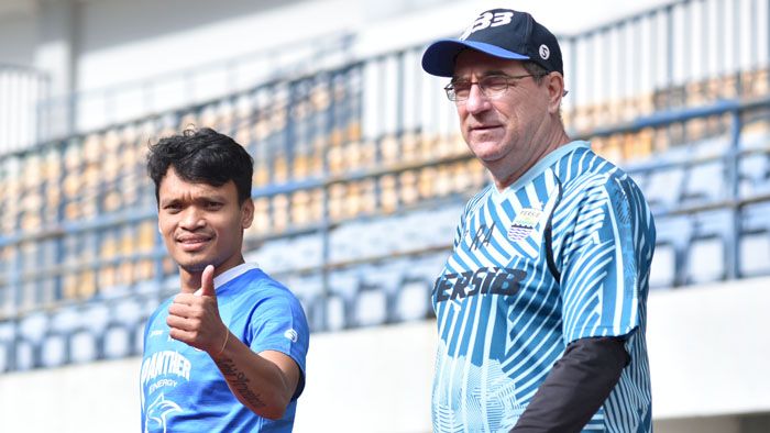 Persib Kesulitan Berburu Striker Lokal, Robert Ungkit Ferdinand Sinaga