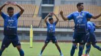 Sudah Gabung di Latihan Persib, Ferdinand Sinaga 'Dipukuli' Rekan-rekannya