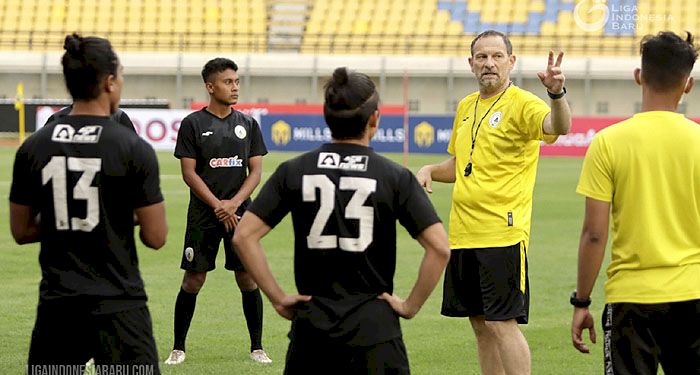 Kinerja Sang Pengadil Kembali Disorot, Dejan Antonic: Wasit Juga Manusia, Tapi..