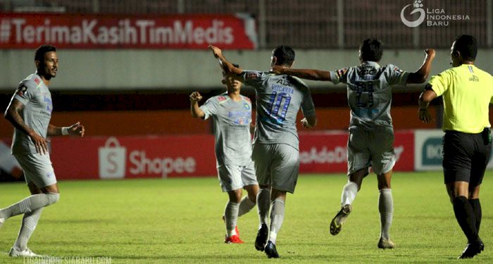 Robert Antisipasi Potensi Adu Penalti di Laga Persib vs Persebaya