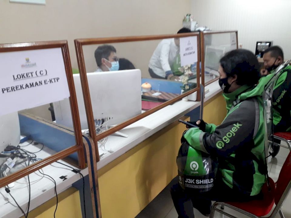 Tak Perlu Repot, Warga Bandung Kini Bisa Urus KTP dan SIM Lewat GoSend 