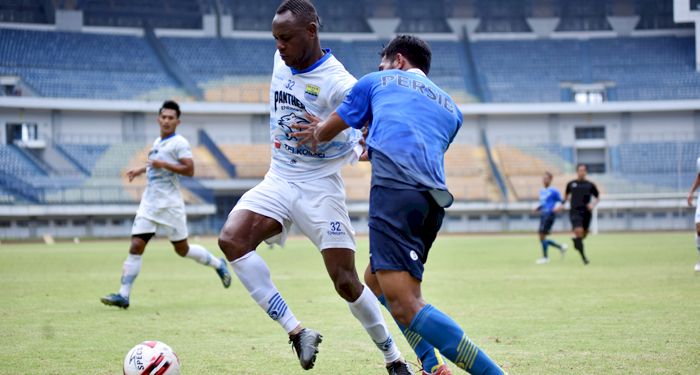 Internal Game Berakhir Tanpa Gol, Begini Komentar Robert