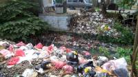 Satgas Citarum Harum Sektor 22 dan Aparat Pemkot Bandung Atasi Sampah di Curug Adun Babakan