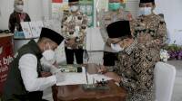 Serahkan Zakat Lewat Baznas Jabar, Ridwan Kamil Berharap Memotivasi Pejabat dan ASN