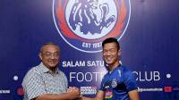 Didesak Mundur oleh Aremania, Begini Reaksi GM Arema