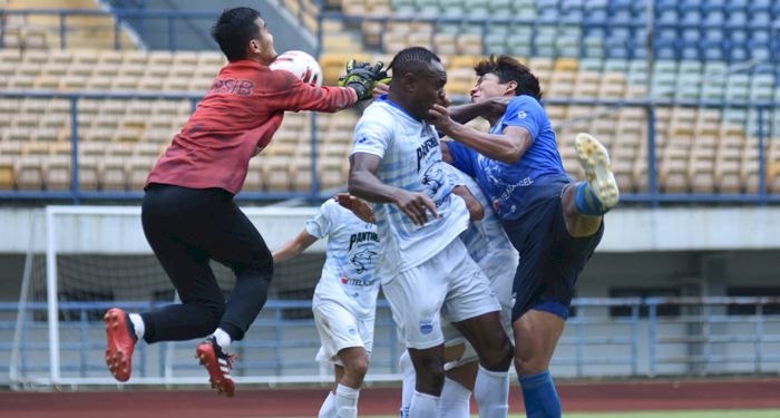 Tunggu Pemain Asing Anyar dan Kembalinya Castillion, Robert Belum Bisa Bentuk Kerangka Tim Persib 