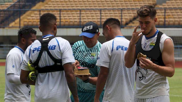 Nick Kuipers Nantikan Kabar Baik Kompetisi Liga 1
