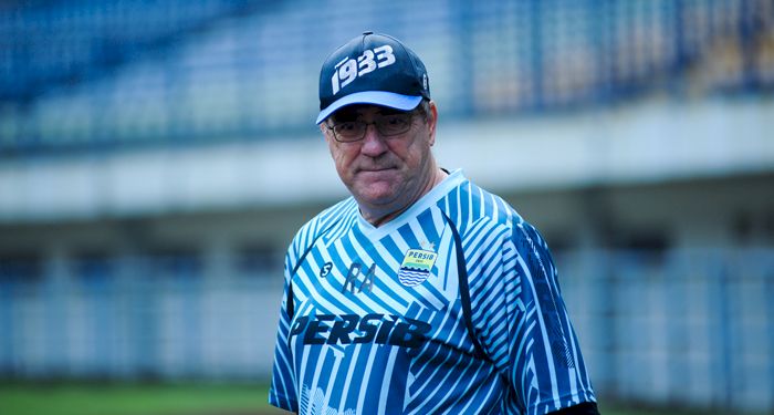 Robert Alberts Tegaskan Persib Tak Akan Menggelar Pemusatan Latihan, Ini Penyebabnya