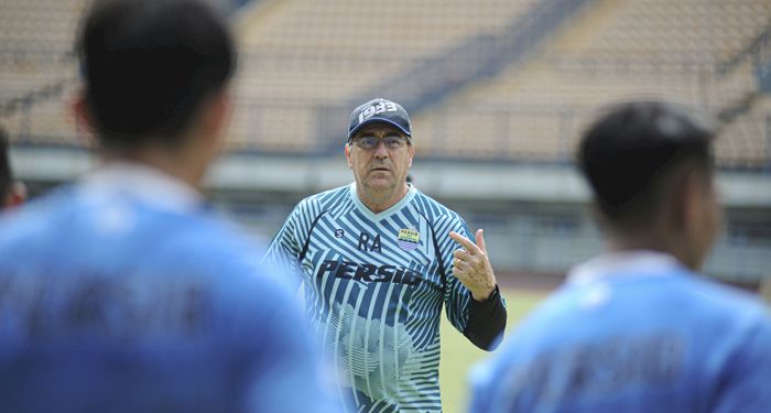 Persita vs Persib di Stadion Wibawa Mukti, Robert Alberts Khawatir