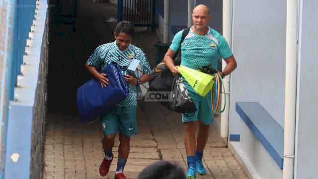 Lisensi Kepelatihan Luizinho Passos Disorot, Pelatih Persib Ogah Berkomentar