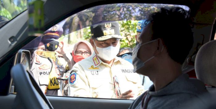 Wagub Uu Ruzhanul Tinjau Penyekatan di Perbatasan Jabar-Jateng