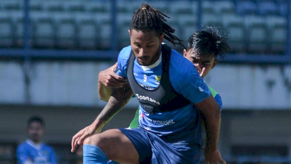 HT: Meski Dominan, Persib Belum Mampu Getarkan Gawang Sriwijaya FC