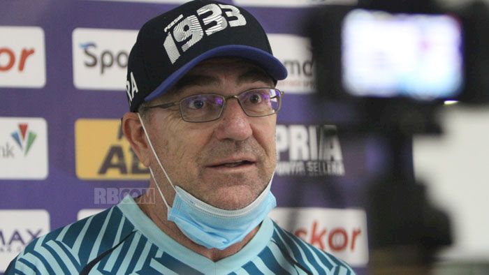 Besok Robert Kumpulkan Semua Pemain dan Staf Pelatih Persib, Ada Apa? 